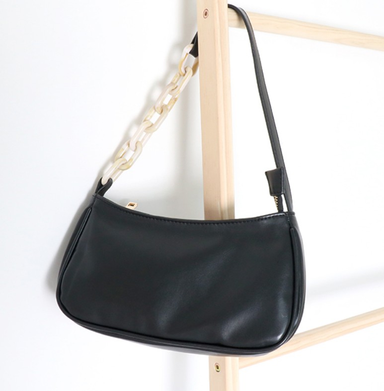 картинка Сумка багет гладкая + ручка с акриловой цепочкой от магазина LonnaMag