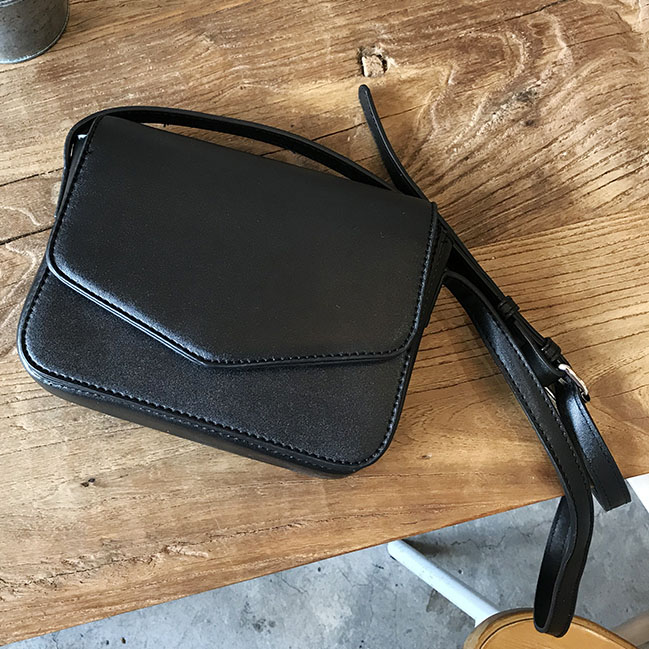 картинка Сумка мессенджер квадратная эко кожа + регулируемый ремешок в цвет 2 расцветки от магазина LonnaMag