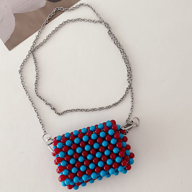 картинка Сумка из бусин 2 цвета красный/голубой + цепь на карабинах от магазина LonnaMag