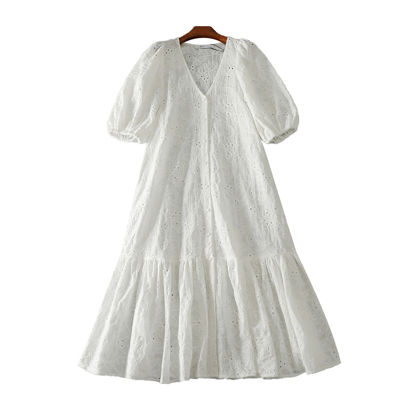 Картинка Платье макси клеш кружево шитье рукав фонарик снизу волан от магазина LonnaMag