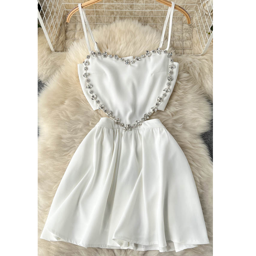 Картинка Платье мини топ тонкие лямки спереди сердце крупные стразы + юбка солнце от магазина LonnaMag