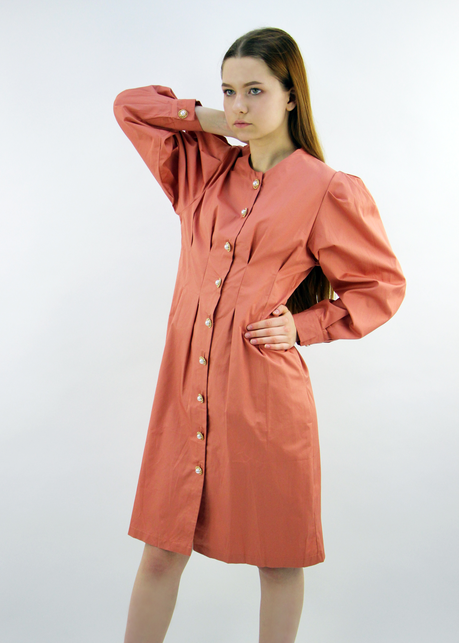 Картинка Платье винтаж полностью на пуговицах жемчуг в золотом обрамлении от магазина LonnaMag