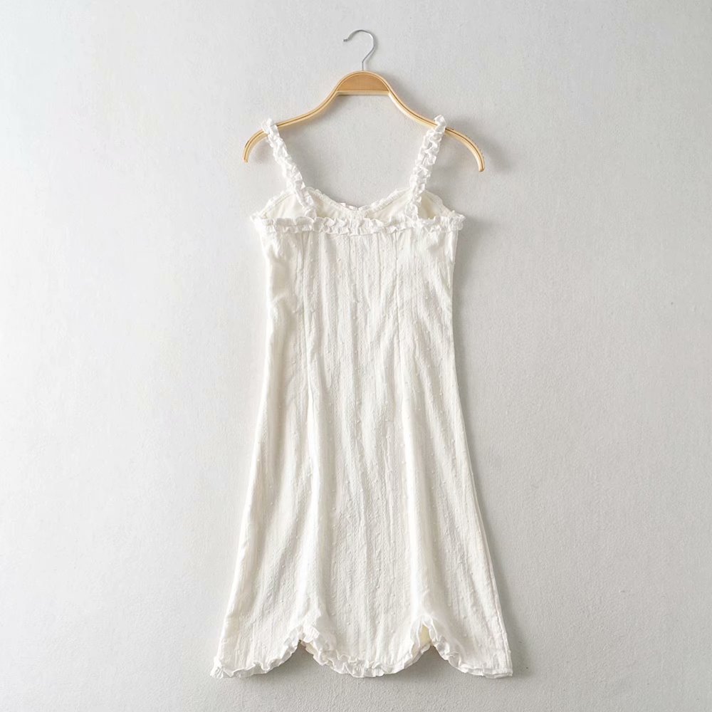 Картинка Платье мини рюши по контуру низ волной рельефные точки мини роза по середине груди от магазина LonnaMag