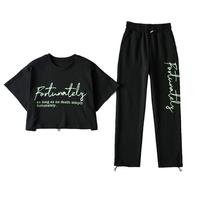 Картинка Костюм топ футболка + брюки снизу резинка черные надписи от магазина LonnaMag