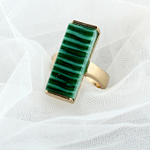 картинка Кольцо вытянутый прямоугольник зеленый камень от магазина LonnaMag