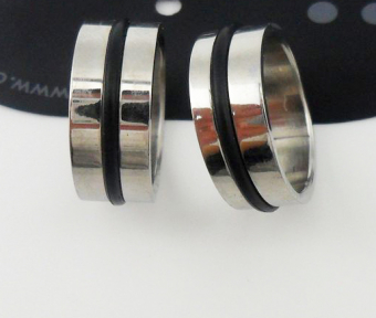 Кольцо широкое плоское черная резиновая полоса