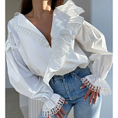 Картинка Рубашка V вырез асимметричный ворот волан кружевные петли от магазина LonnaMag