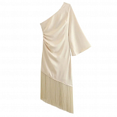 Картинка Платье асимметричное на одно плечо широкий рукав сбоку сборка снизу бахрома от магазина LonnaMag