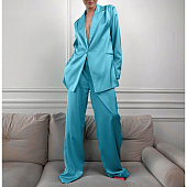 Картинка Костюм голубой атлас широкий пиджак одна пуговица + брюки  от магазина LonnaMag