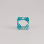 картинка Кольцо пластик квадратное полупрозрачное от магазина LonnaMag