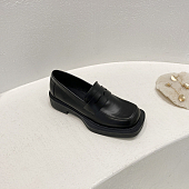 картинка Туфли однотонные матовые черные спереди полоса с } разрезом  от магазина LonnaMag