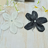 картинка Цветок крупный блестящий 5 лепестков страза перья (аксессуар/брошь, 20 х 20 см) от магазина LonnaMag