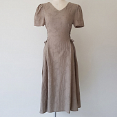 Картинка Платье миди V вырез по бокам шнуровка рельефные цветы от магазина LonnaMag