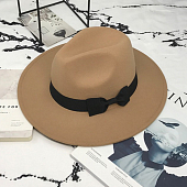 картинка Шляпа федора черная лента с бантиком бежевый с черной лентой от магазина LonnaMag