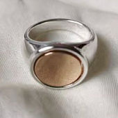 картинка Кольцо перстень гладкий золотой круг в обрамлении от магазина LonnaMag