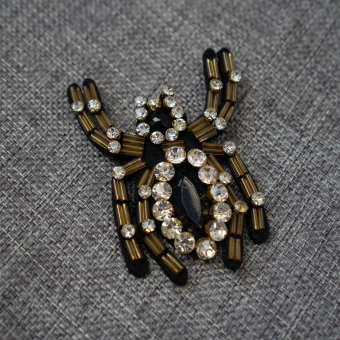 Брошь стразы бисер паук