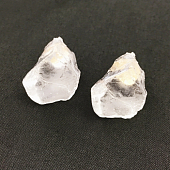 картинка Серьги гвоздики прозрачный камень как лед 2 от магазина LonnaMag