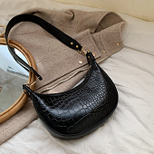 картинка Сумка полумесяц глянец теснение крокодил от магазина LonnaMag