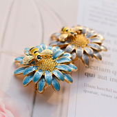 картинка Брошь цветок с пчелой от магазина LonnaMag