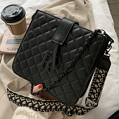 картинка Сумка квадрат стеганая ромбами 2 хлястика буква R ремень принт от магазина LonnaMag