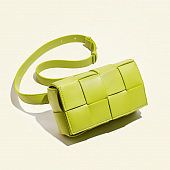 картинка Сумка прямоугольная крупное квадратное плетение от магазина LonnaMag