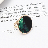 картинка Кольцо крупный круг зеленый наполовину черный от магазина LonnaMag