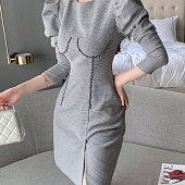 Картинка Платье по фигуре мелкая клетка стразы узор подчркивающий грудь от магазина LonnaMag