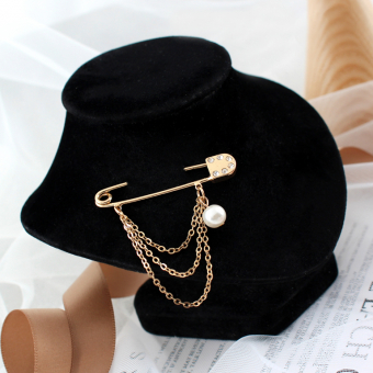 Брошь булавка с цепочками и жемчужиной