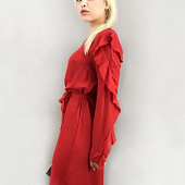 Картинка Шифоновое платье с рюшами на рукавах и пояском от магазина LonnaMag