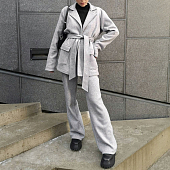 Картинка Костюм шерть светло серый пиджак с поясом 2 кармана + брюки клеш от магазина LonnaMag