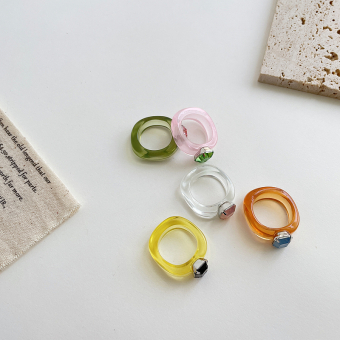 Кольцо пластиковое прозрачное один камень