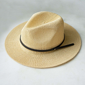 картинка Шляпа соломенная черный кожаный ремешок на 1 круглой клепке от магазина LonnaMag