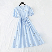 Картинка Платье миди V вырез 3 пуговицы в цвет талия на кулиске принт вышивка цветы  от магазина LonnaMag