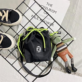 картинка Сумка мешочек неоновый зеленый шнурок + лягушка в одежде от магазина LonnaMag