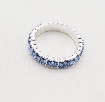 Кольцо голубые стразы в круг