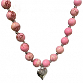 картинка Колье розовые бусы с разводами кулон сердце от магазина LonnaMag