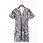 Картинка Платье мини принт лео короткий рукав грудь на запах пуговицы на юбке от магазина LonnaMag