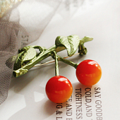 картинка Брошь светлозеленая эмаль вишня от магазина LonnaMag