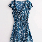 Картинка Платье мини запахом с оборкой принт белые цветы от магазина LonnaMag