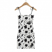 Картинка Платье мини очень тонкие лямки на завязках по ноге разрез принт коровка от магазина LonnaMag