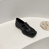 картинка Туфли однотонные лак черные спереди полоса с } разрезом  от магазина LonnaMag