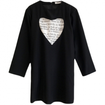 Платье мини вырезано белое сердце на груди с надписями