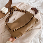 картинка Сумка мягкая завернут клапан пластиковая коричневая цепь от магазина LonnaMag