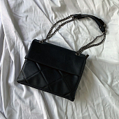 картинка Сумка плоская крупная стеганная 3 отдела ручки-цепи от магазина LonnaMag