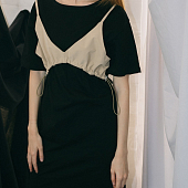 Картинка Платье футболкой имитация бежевого топа с кулиской под грудью от магазина LonnaMag