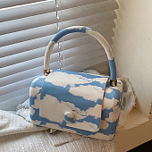 картинка Сумка округлые углы принт облака от магазина LonnaMag